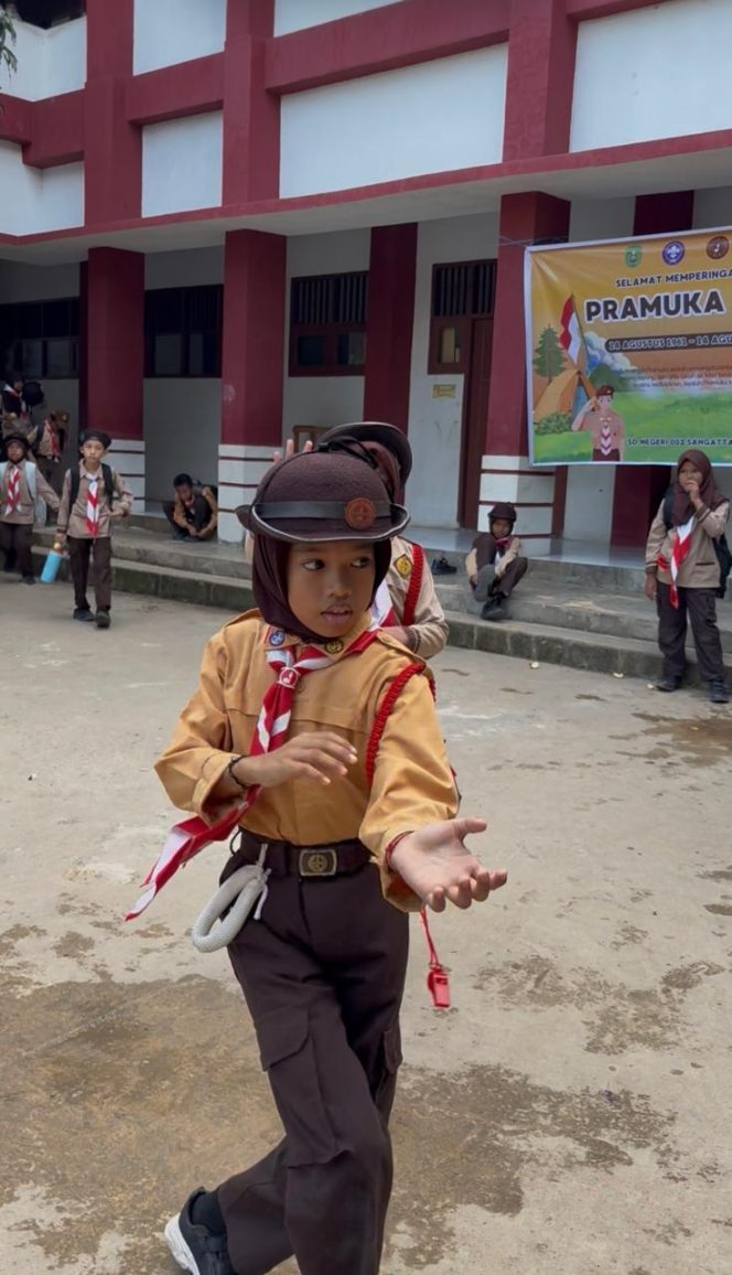 
 PANGGUNG SDN 002 SANGATTA SELATAN MENARI GEMBIRA SAMBUT PENSI HARI PRAMUKA